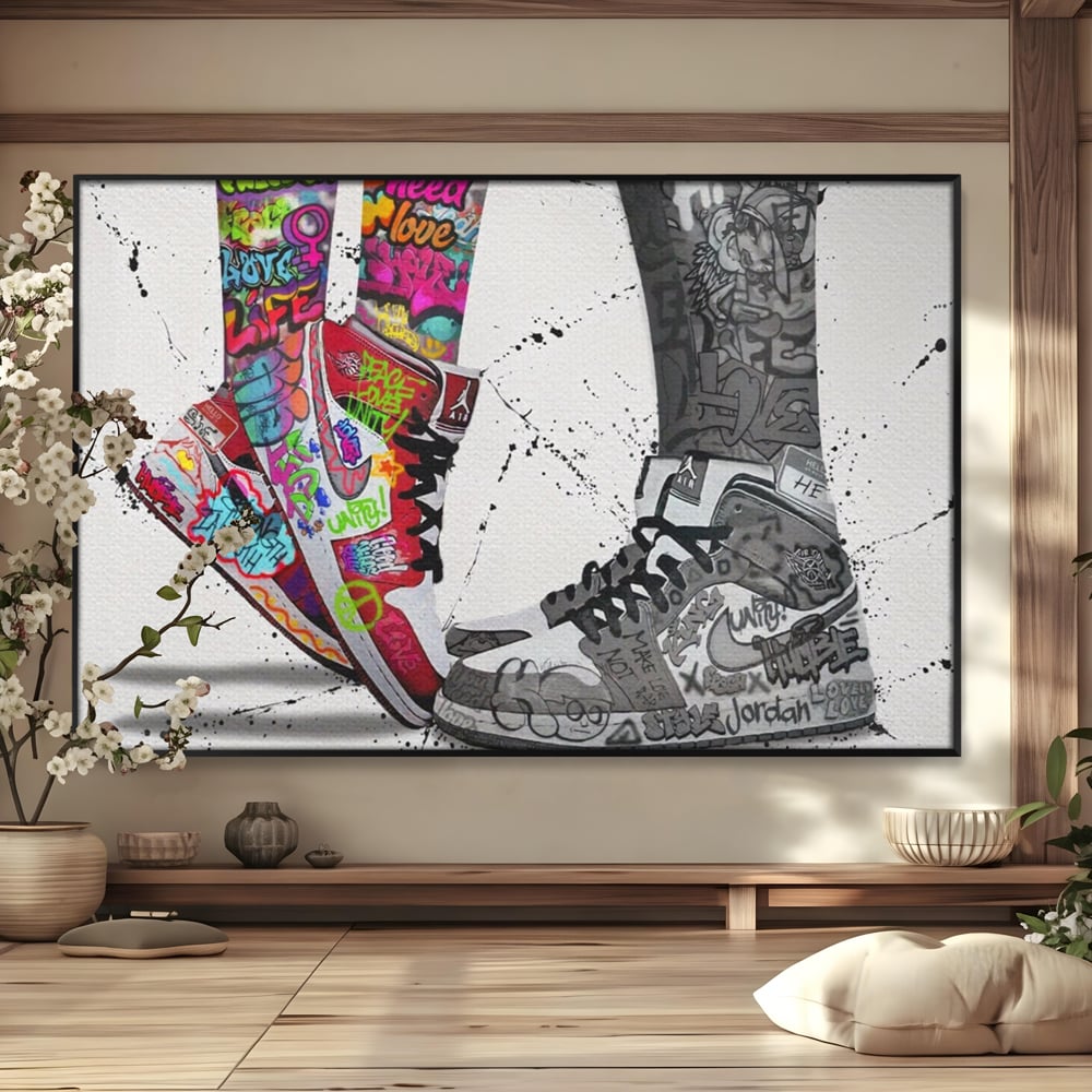 Tablou canvas cu tablou canvas cu adidasi graffiti si picioare, in rama de aluminiu negru